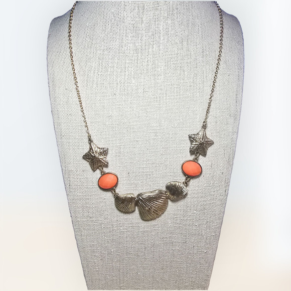 Vintage shells & starfish necklace with opaque coral crystals - Picture 3 of 7